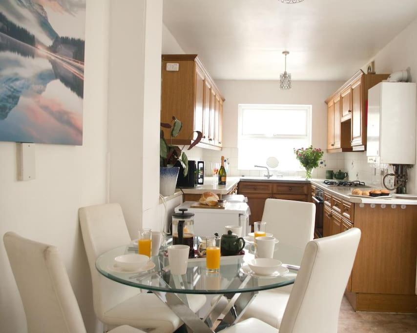City Centre 4 Bedroom House Винчестер Экстерьер фото