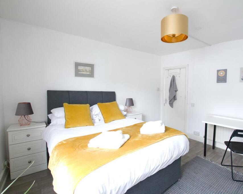City Centre 4 Bedroom House Винчестер Экстерьер фото