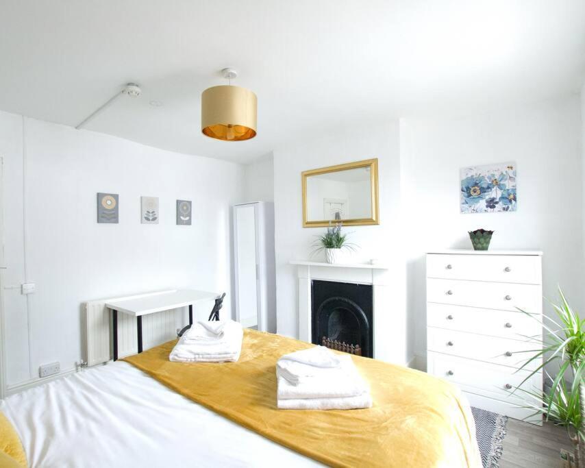 City Centre 4 Bedroom House Винчестер Экстерьер фото