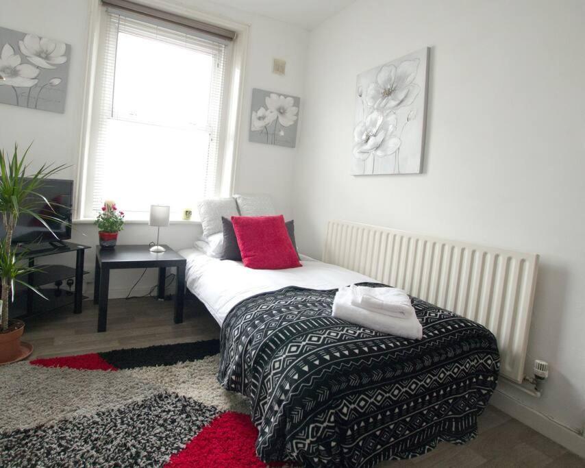 City Centre 4 Bedroom House Винчестер Экстерьер фото