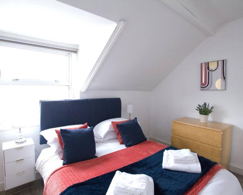 City Centre 4 Bedroom House Винчестер Экстерьер фото